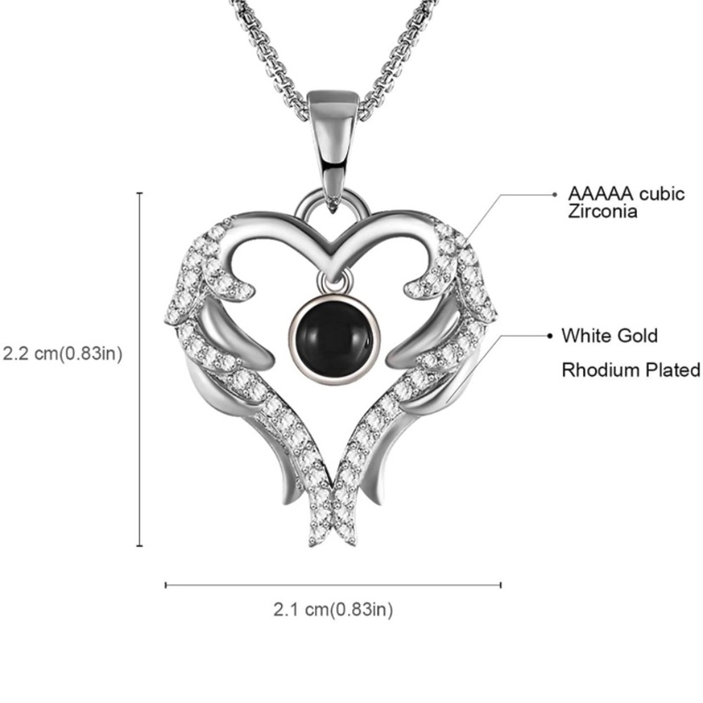 Heart Pendant Projection Necklace